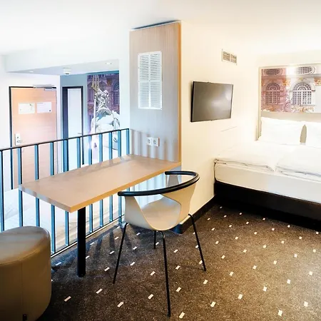 Hotel München-moosach 3*